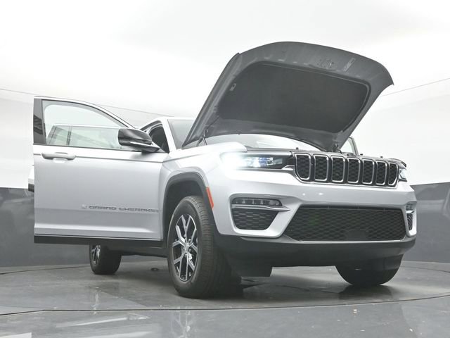 Used 2023 Jeep Grand Cherokee Limited image 48