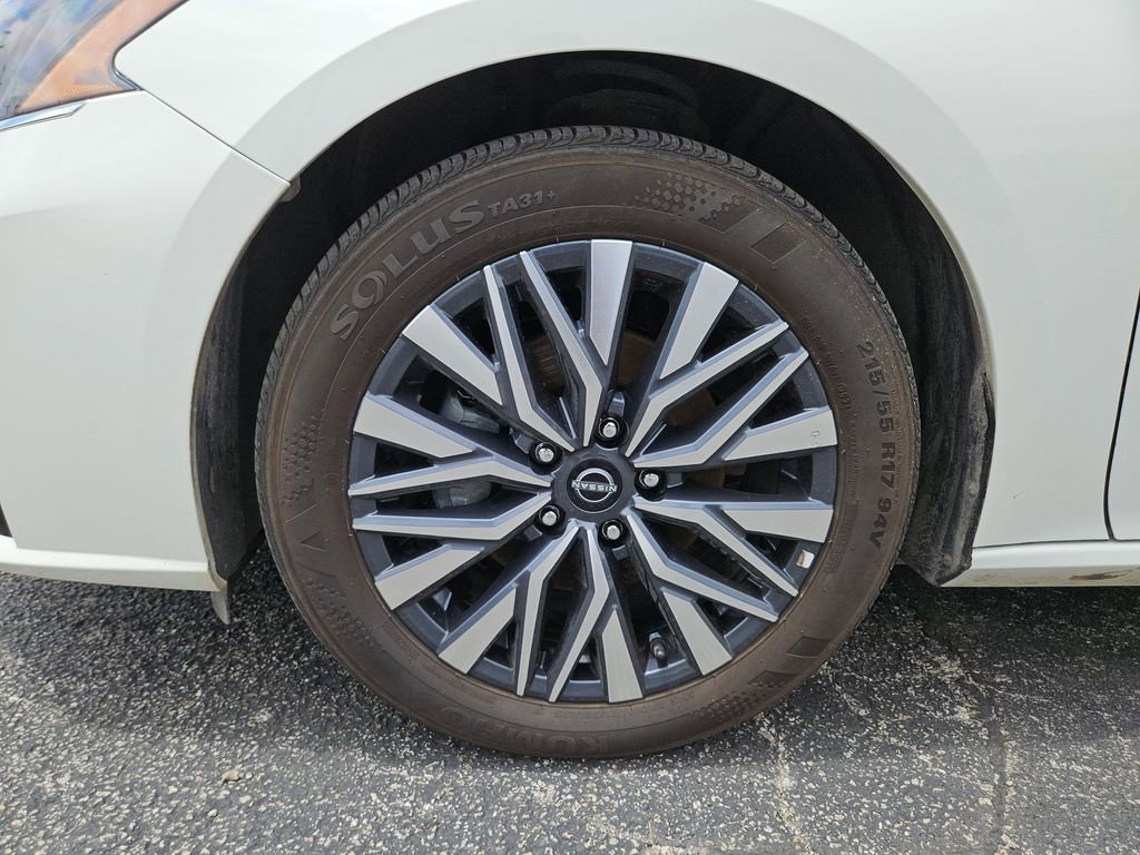 Used 2025 Nissan Altima 2.5 SV FWD image 29