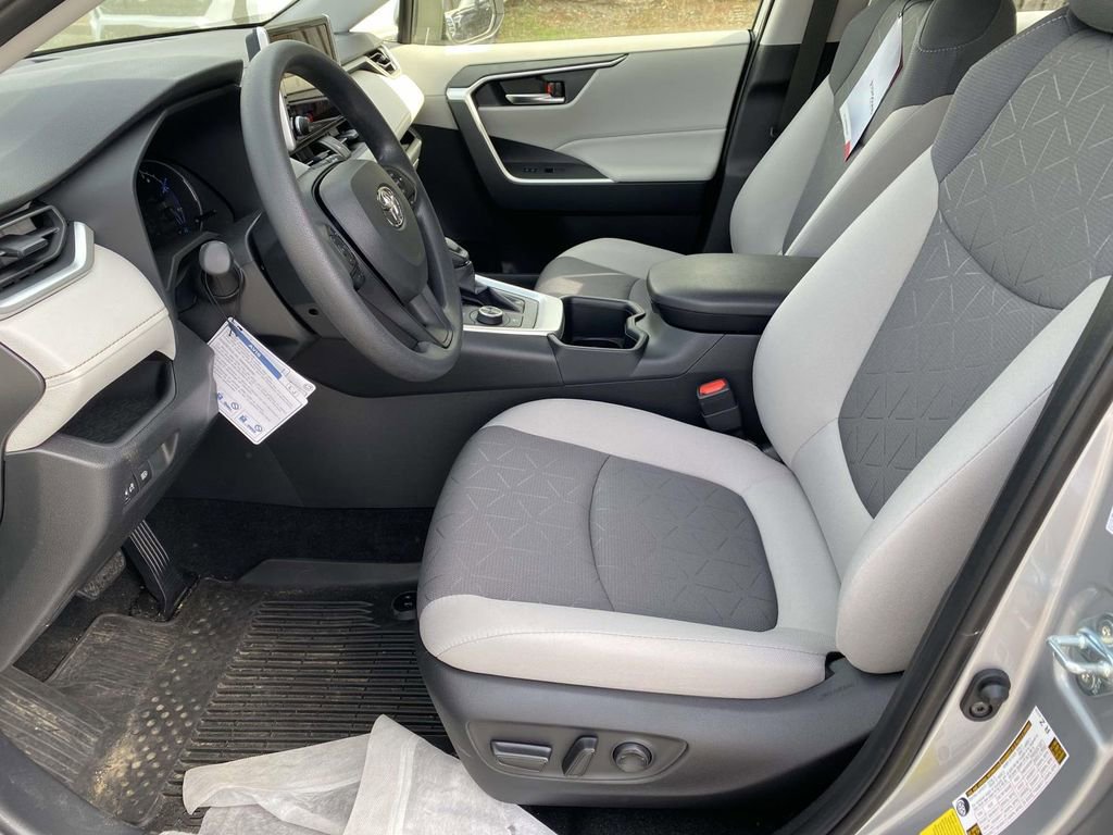 Used 2025 Toyota RAV4 XLE AWD/4WD image 8