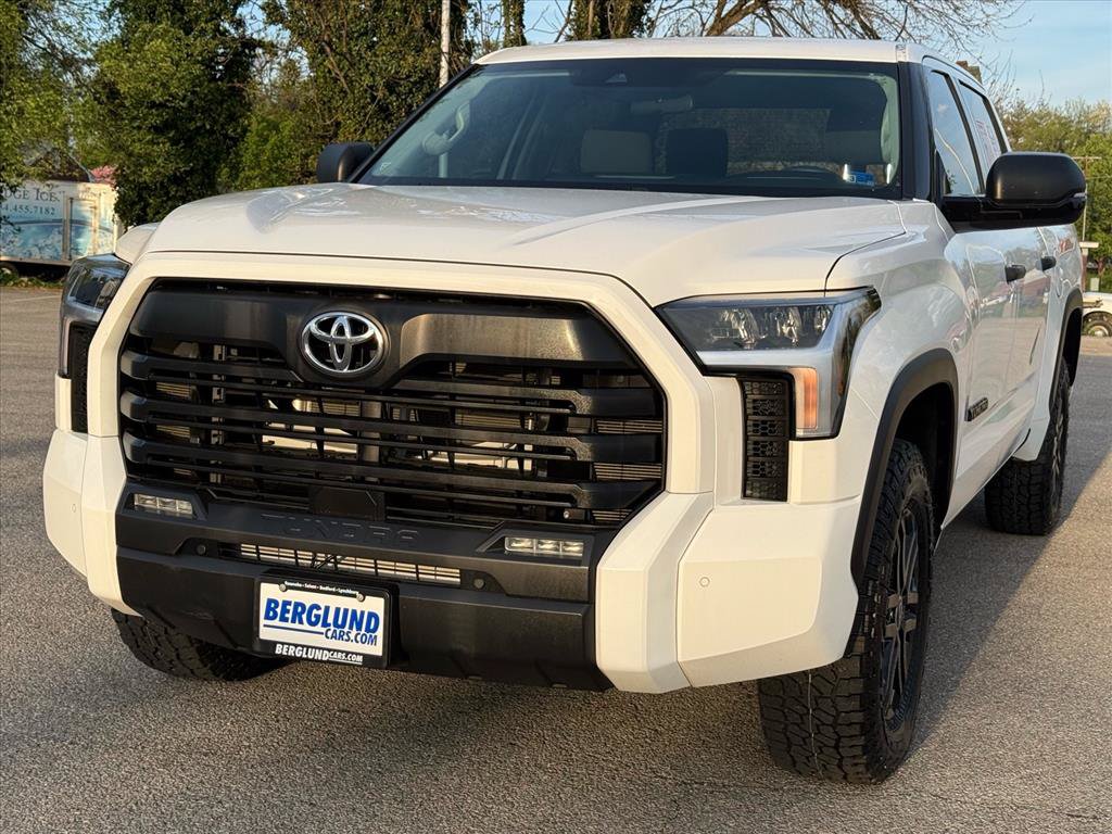 Used 2023 Toyota Tundra SR5 w/ SR5 Convenience Package AWD/4WD image 9