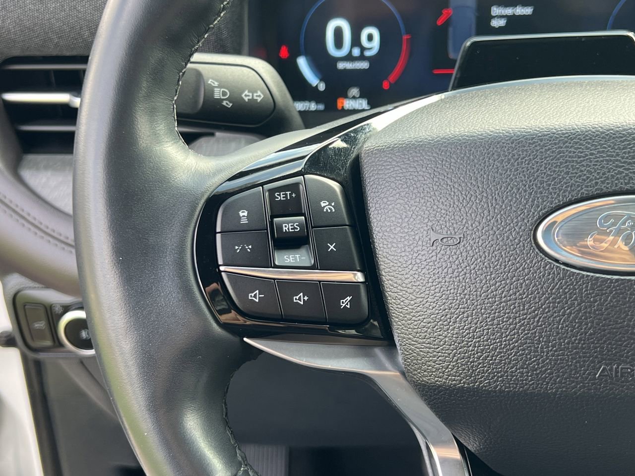 Used 2025 Ford Explorer Platinum image 10