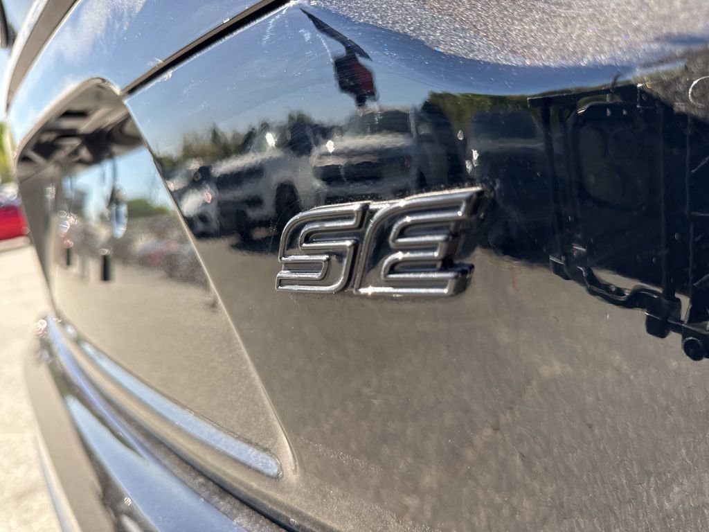 Used 2025 Toyota Corolla SE w/ SE Premium Package image 28