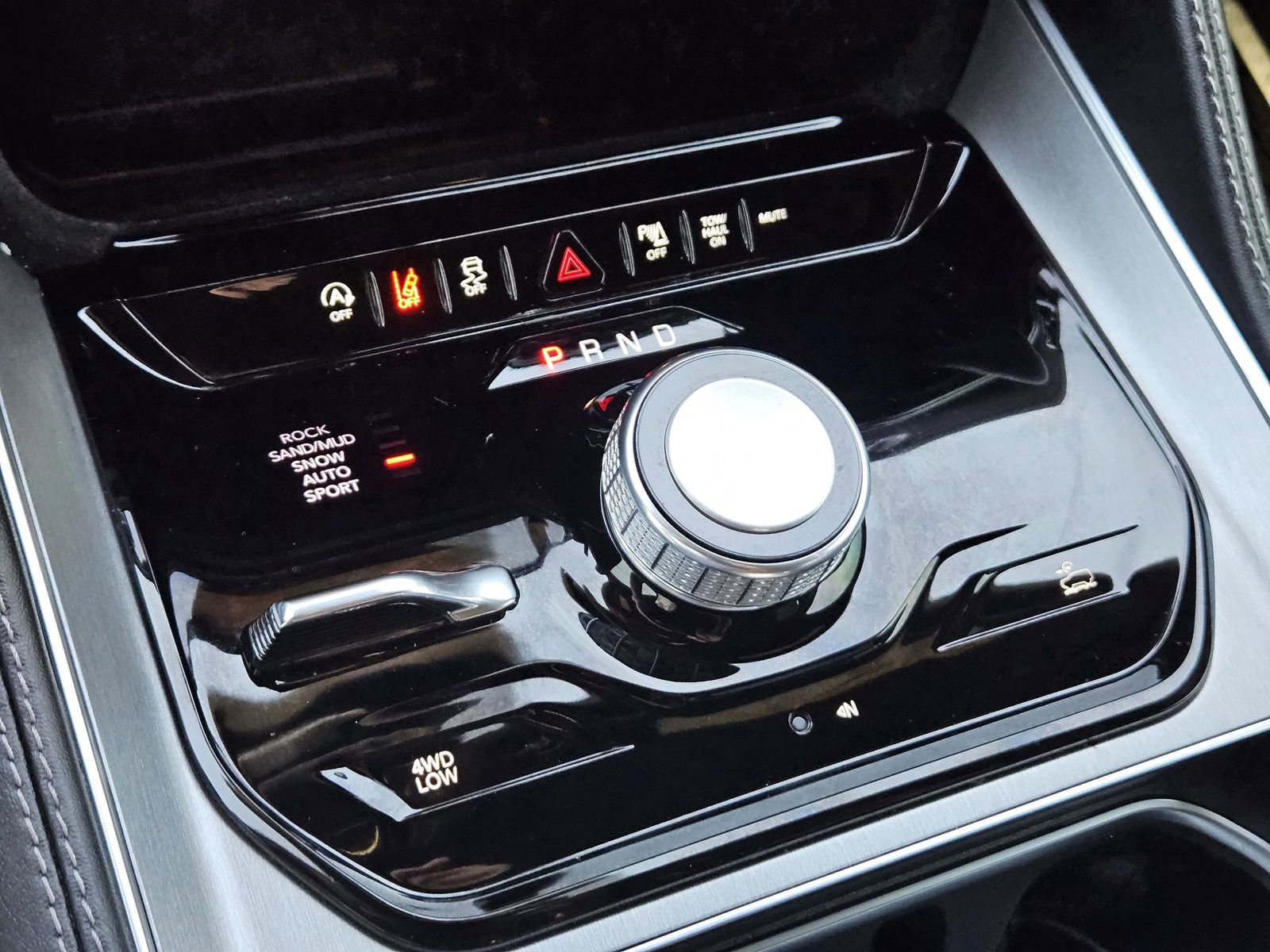 Used 2024 Jeep Wagoneer Series II image 19