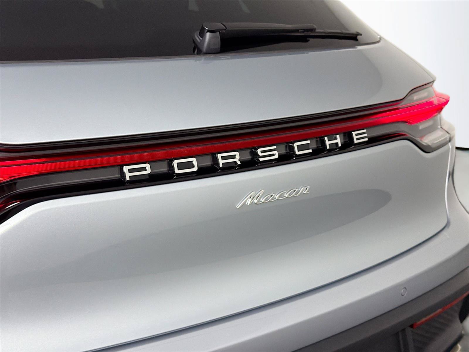 Certified 2026 Porsche Macan Turbo AWD/4WD image 17