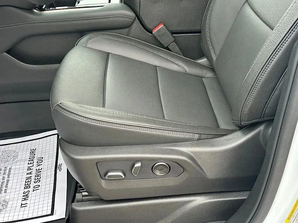 New 2026 GMC Yukon XL Denali w/ LPO, Floor Liner Package image 16