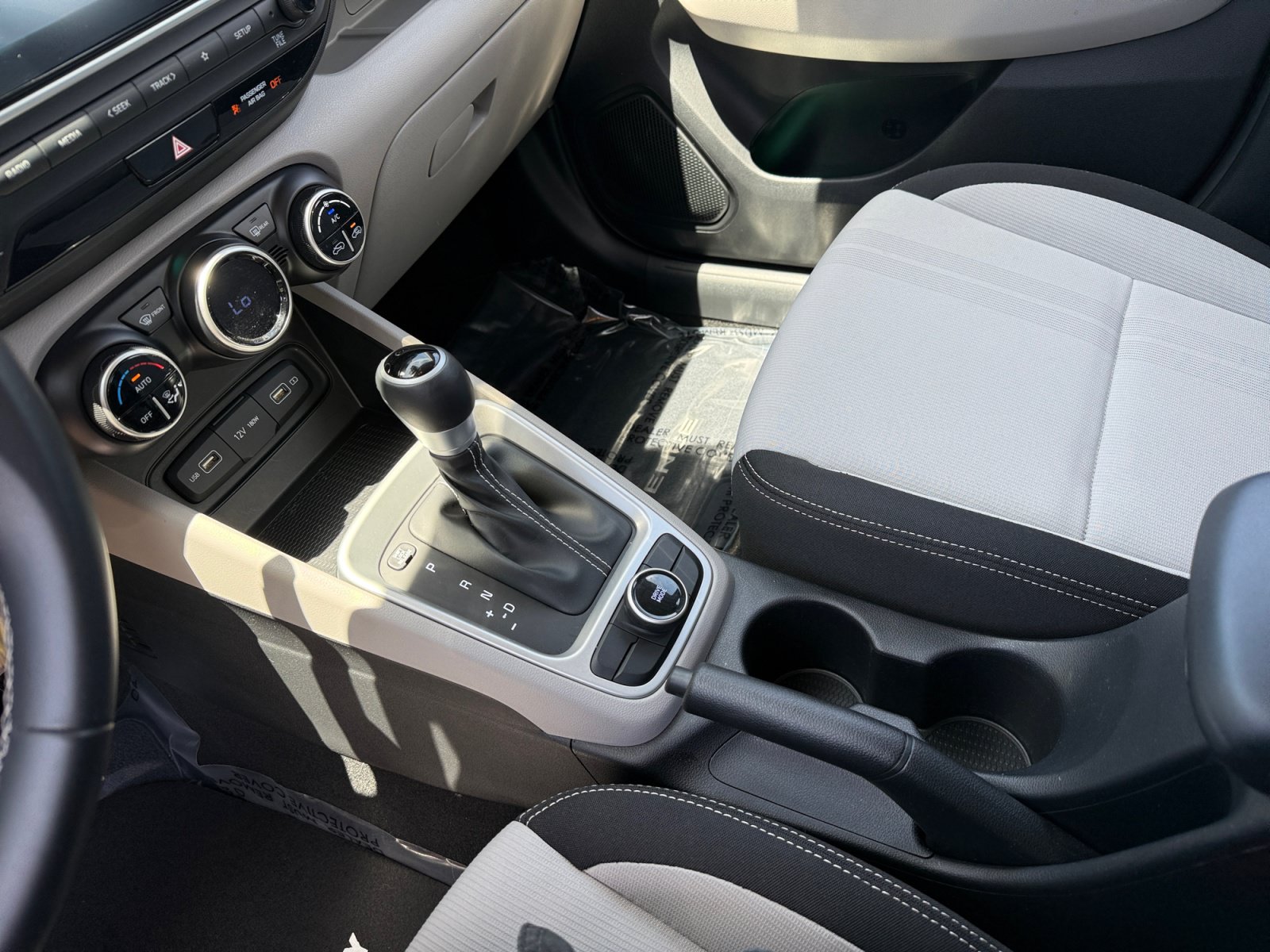 Certified 2022 Hyundai Venue SEL FWD image 13
