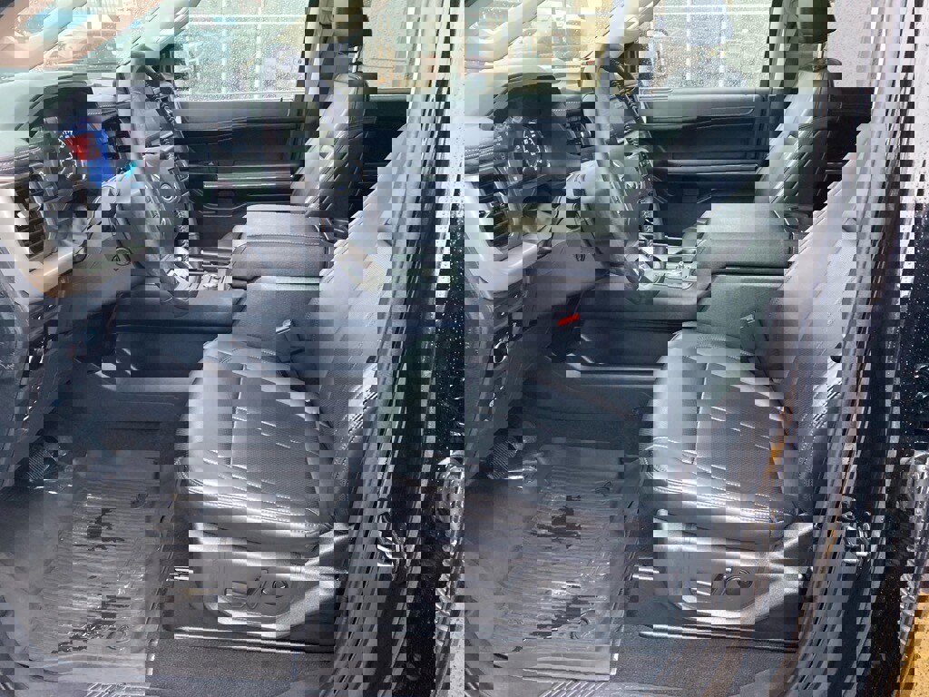 Used 2024 Ford Expedition XLT image 9