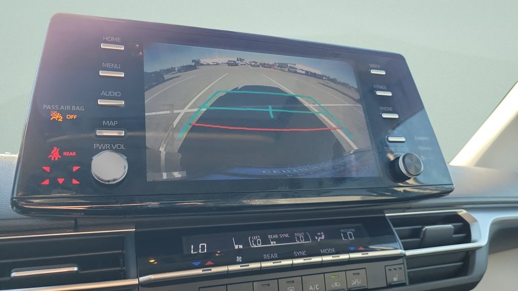 Used 2021 Toyota Sienna XLE FWD image 19