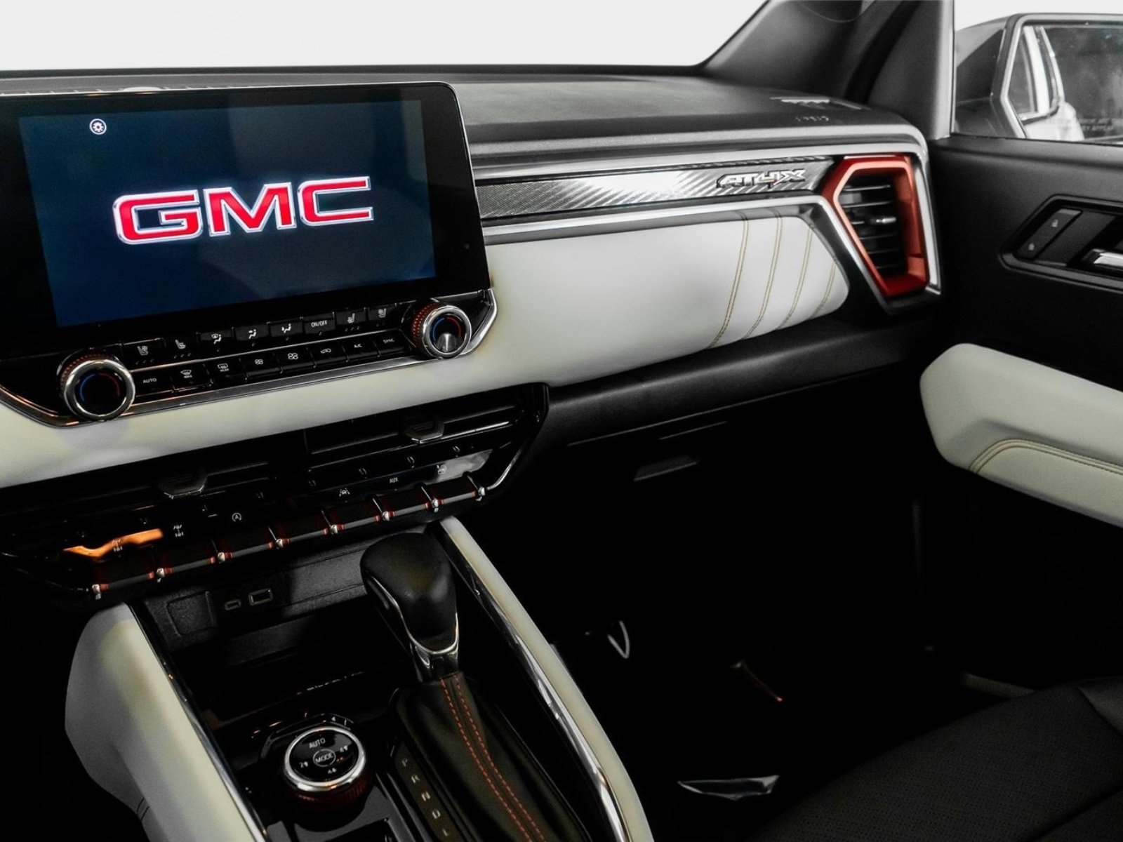 Used 2025 GMC Canyon AT4 w/ AT4X Package image 69