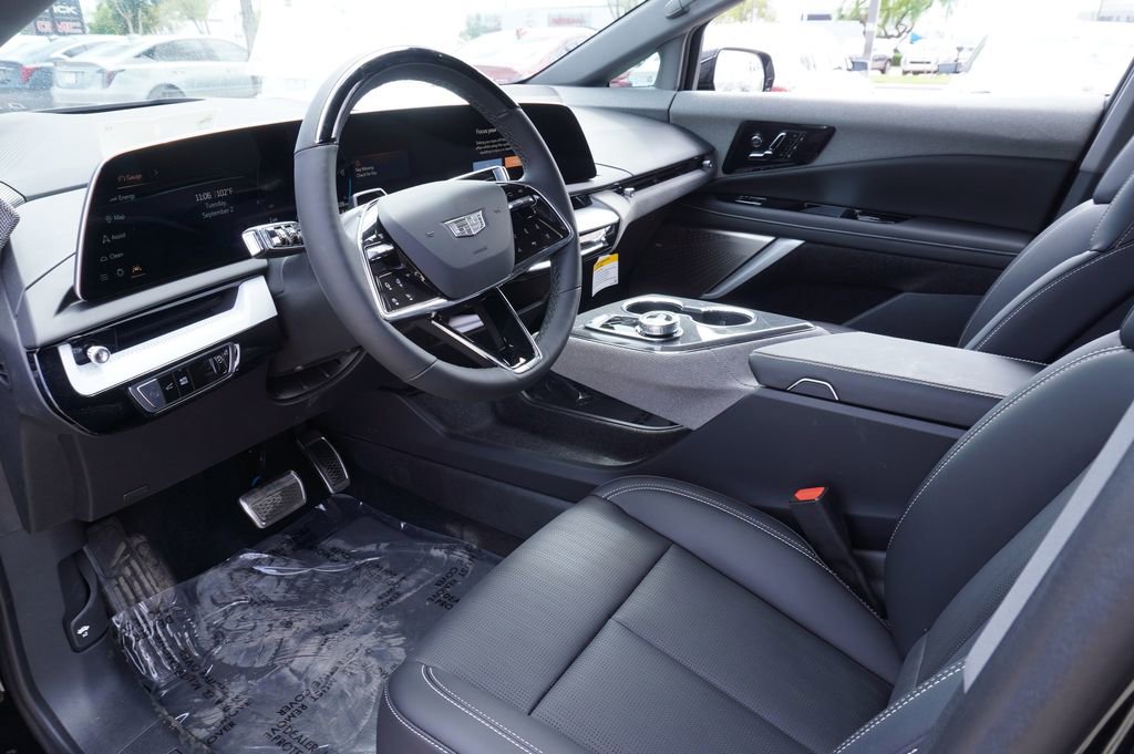 New 2025 Cadillac Optiq Luxury 2 AWD/4WD image 16