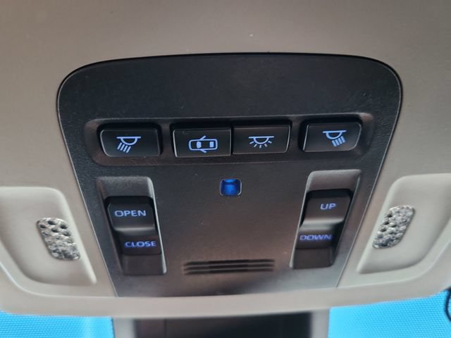 Used 2018 Toyota Camry SE w/ Moonroof Package FWD image 46