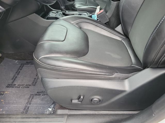 Used 2019 Jeep Cherokee Latitude Plus w/ Comfort/Convenience Group image 16