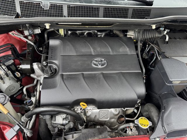 Used 2012 Toyota Sienna XLE image 24