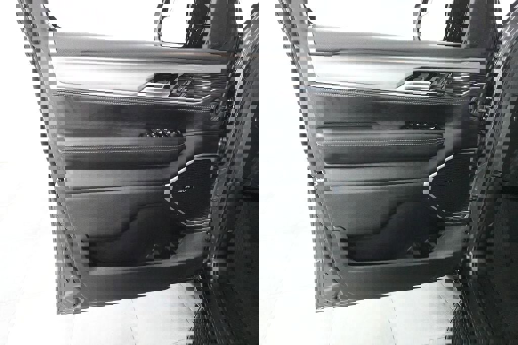 New 2026 Jeep Grand Wagoneer L 4WD w/ Premium Group I image 21