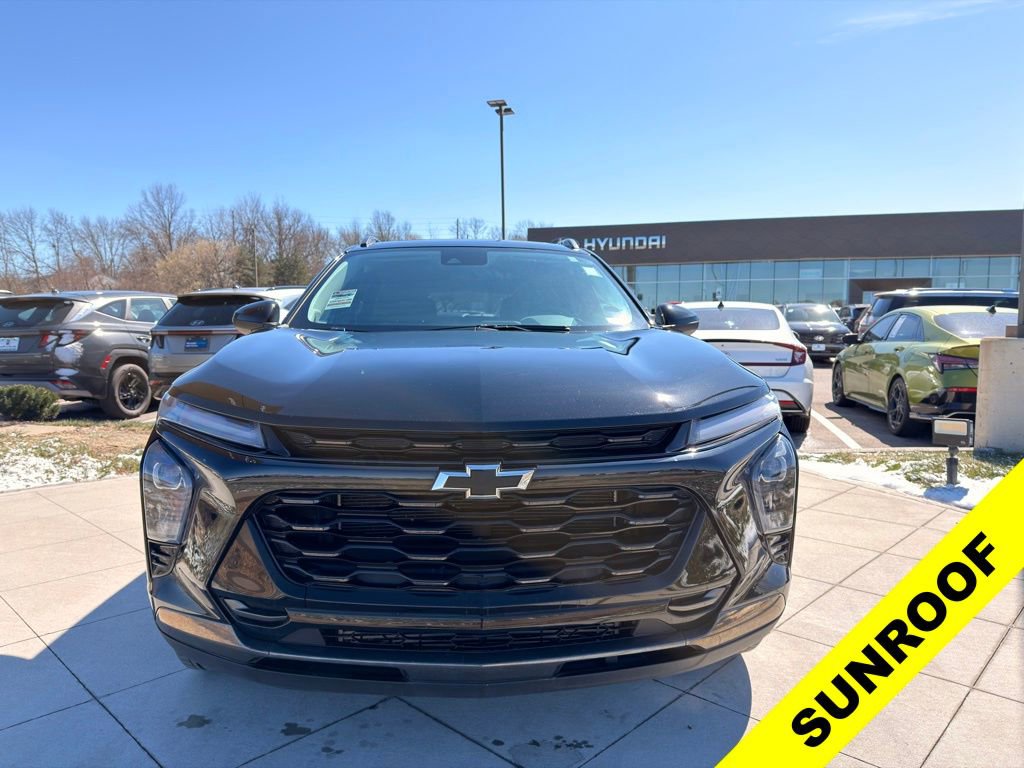 Used 2024 Chevrolet Trax ACTIV w/ Sunroof Package image 8