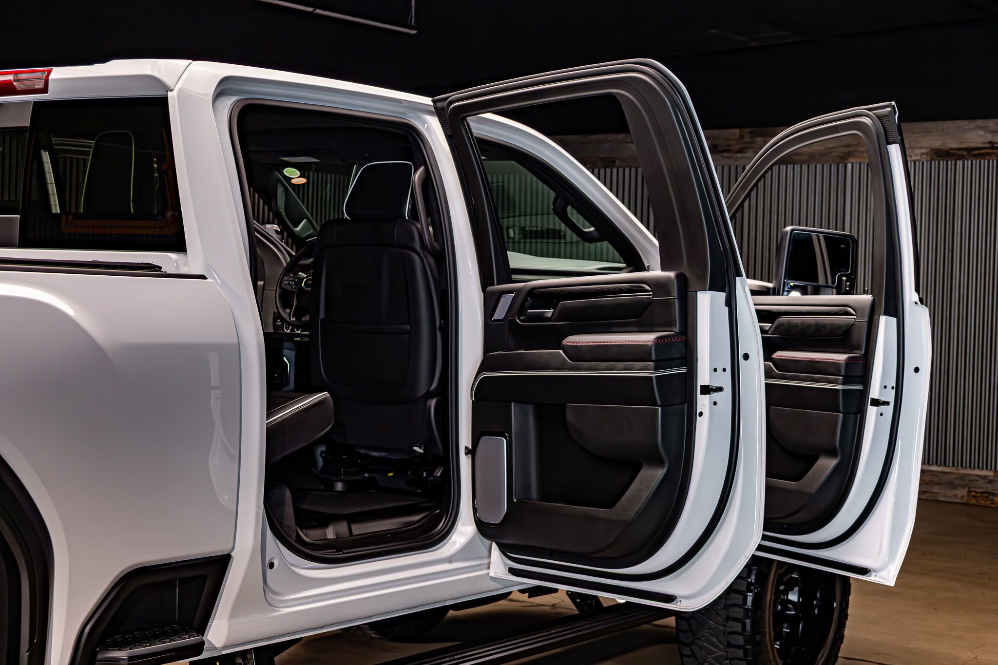 Used 2025 GMC Sierra 2500 AT4X image 31