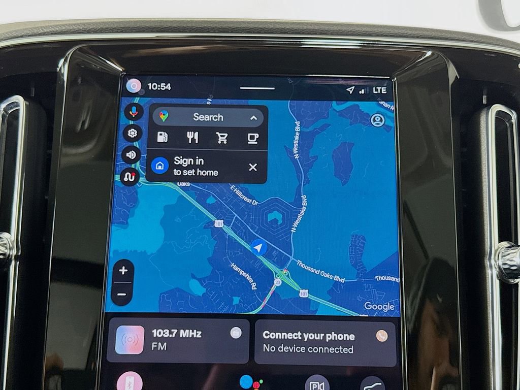 Used 2025 Volvo XC40 B5 Plus image 13