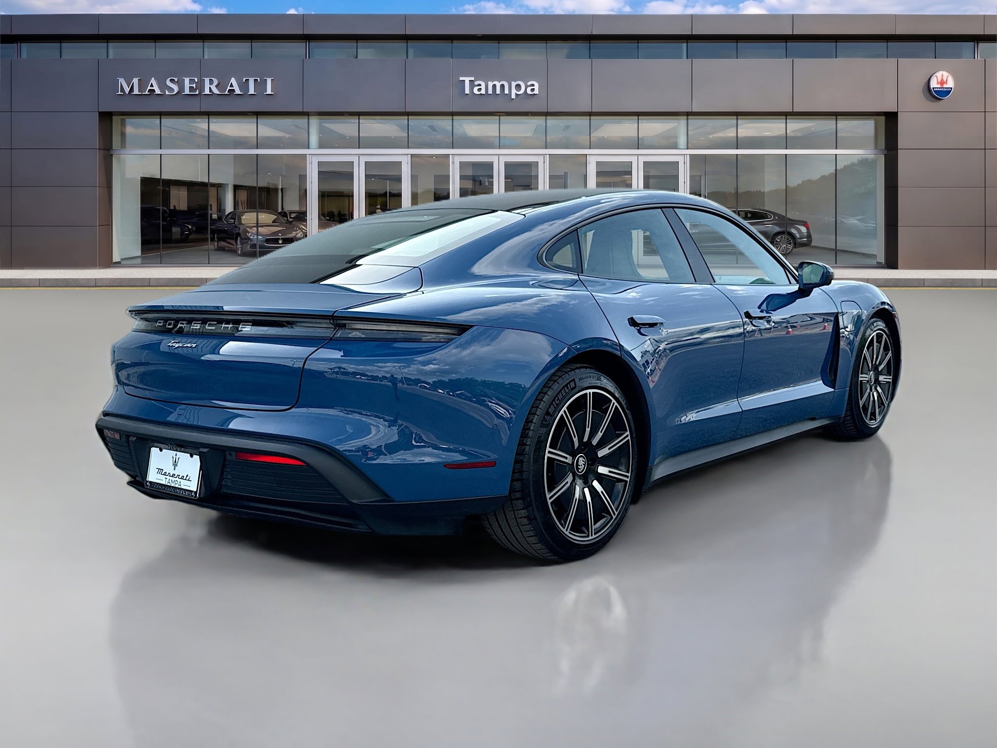 Used 2022 Porsche Taycan RWD image 3