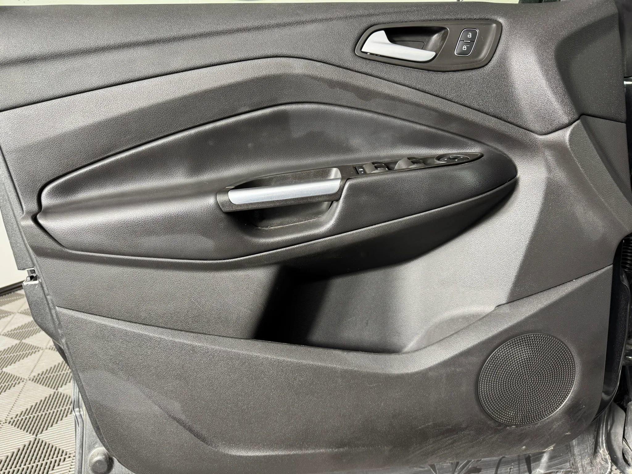 Used 2019 Ford Escape SE FWD image 36