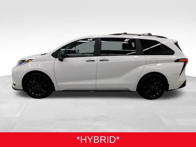 Used 2025 Toyota Sienna XSE image 5