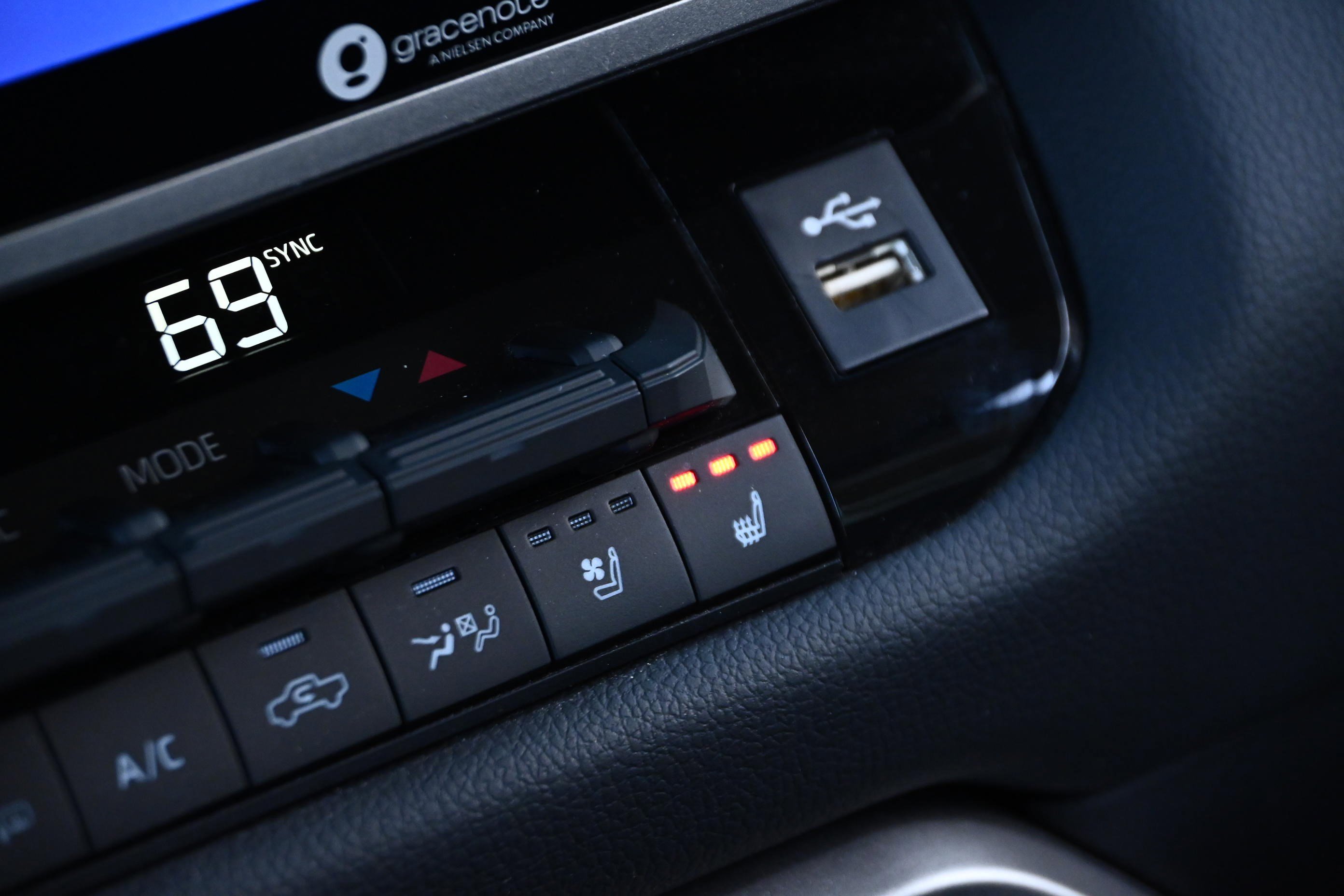 Used 2024 Toyota Tundra Limited image 37