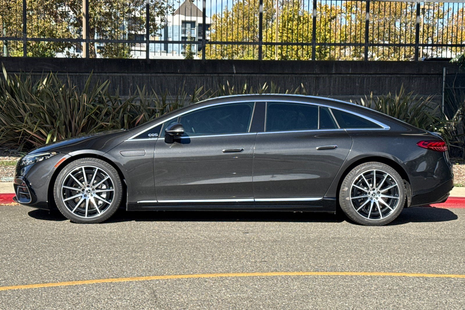 Certified 2023 Mercedes-Benz EQS 580 4MATIC Sedan image 2