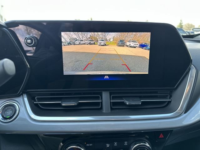 Used 2024 Chevrolet Trax LT w/ Sunroof Package FWD image 25