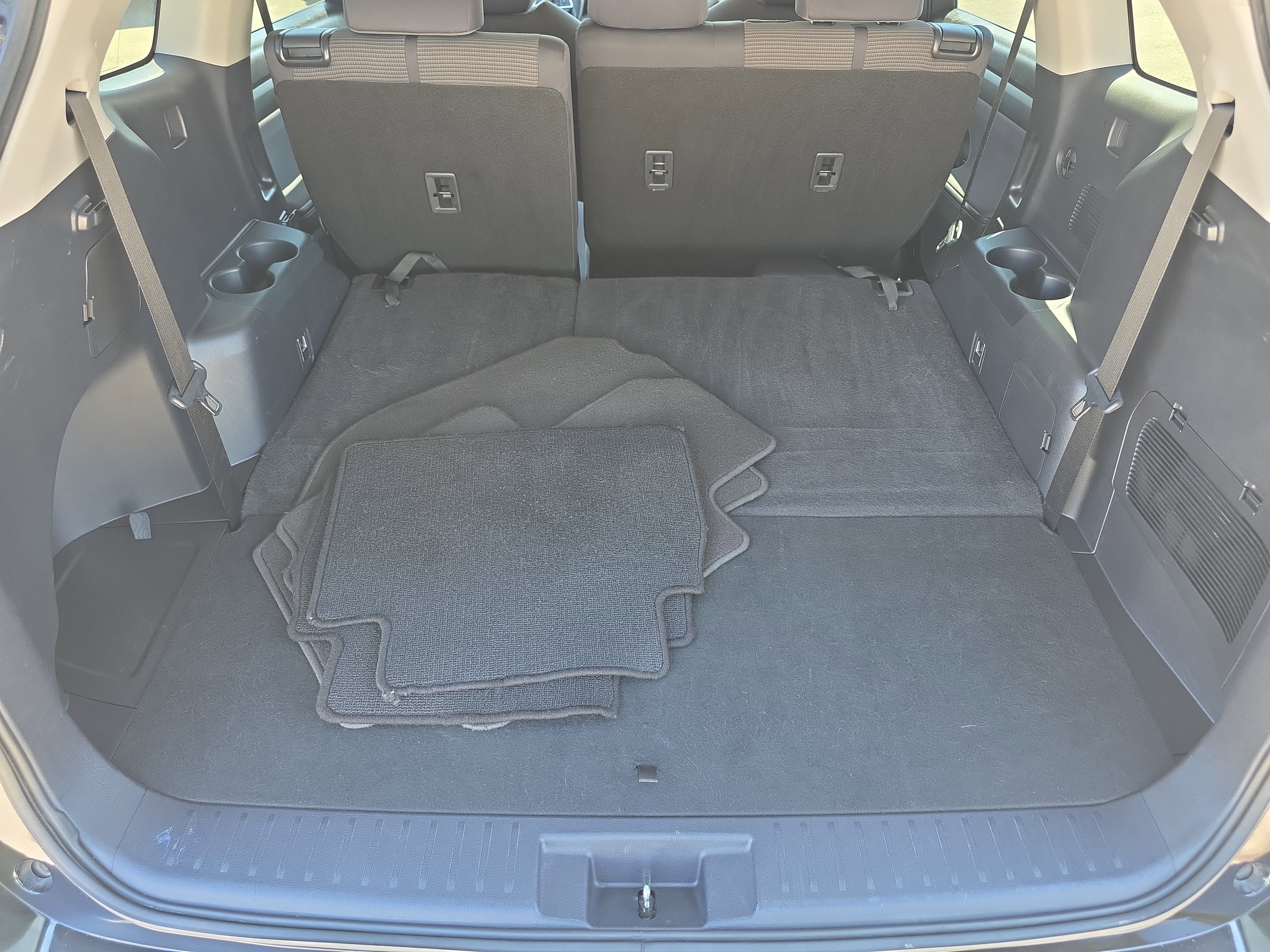 Used 2024 Toyota Highlander LE FWD image 12