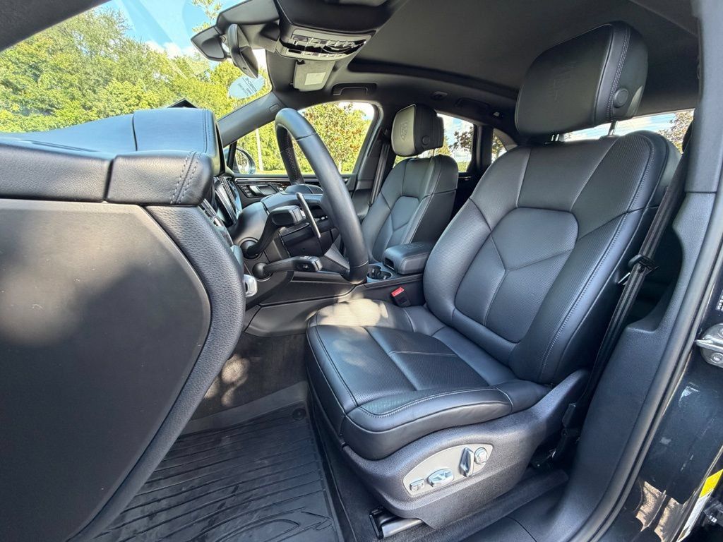 Certified 2025 Porsche Macan S AWD/4WD image 5