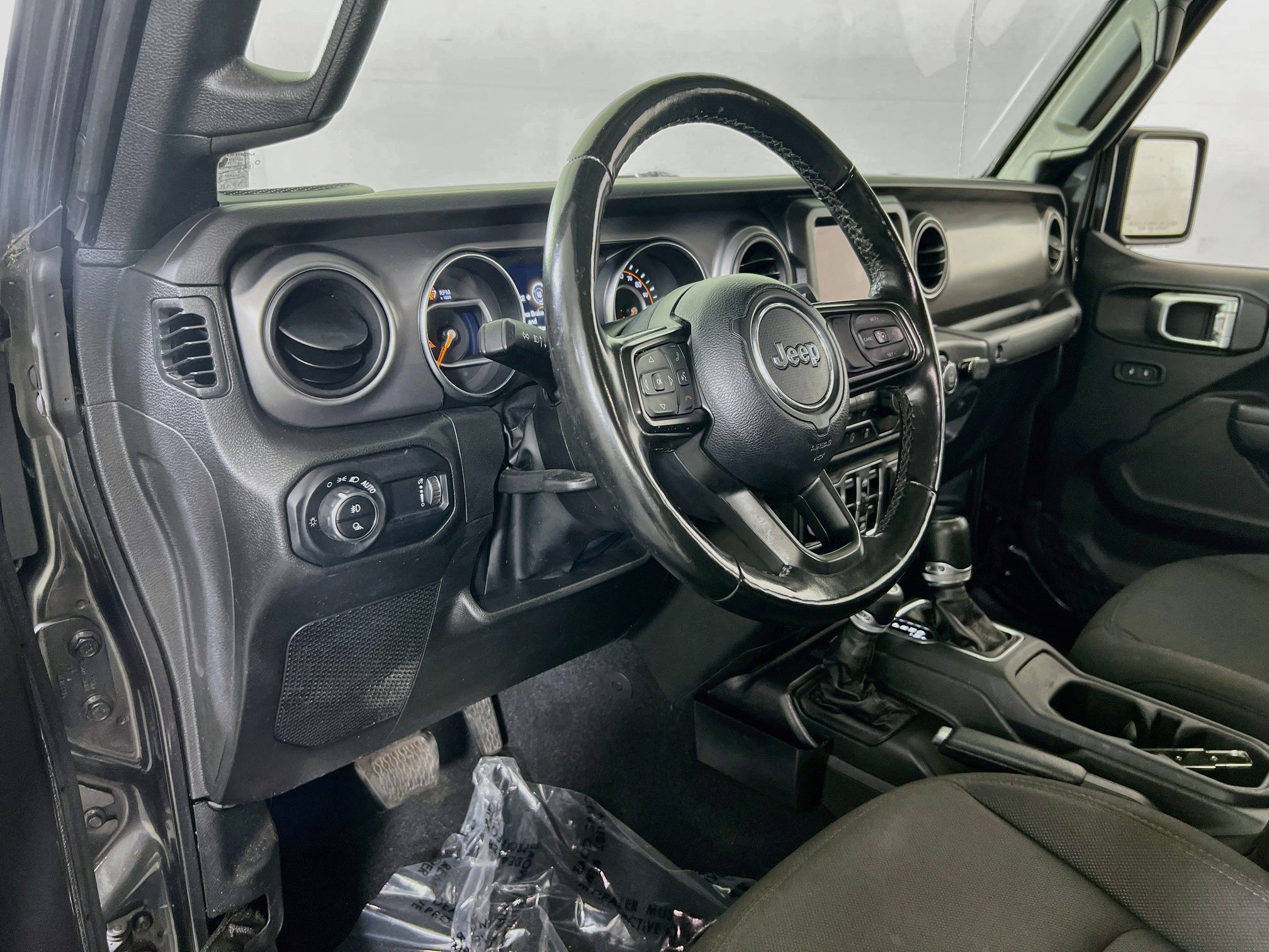 Used 2023 Jeep Gladiator Sport AWD/4WD image 9