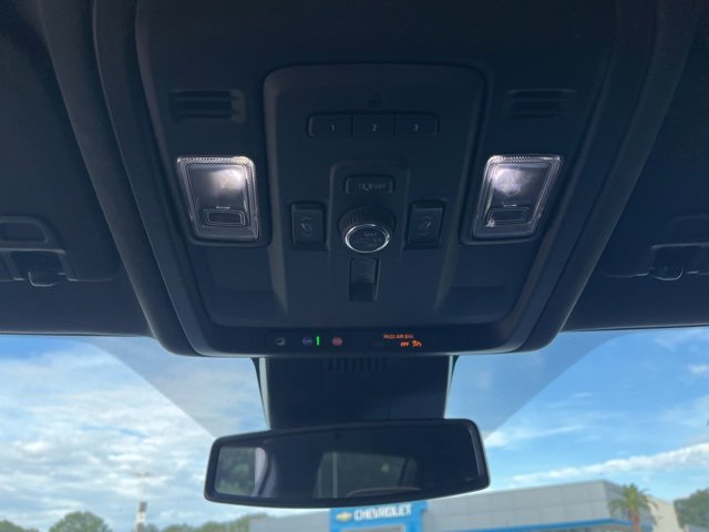 Used 2024 Chevrolet Suburban Premier image 31