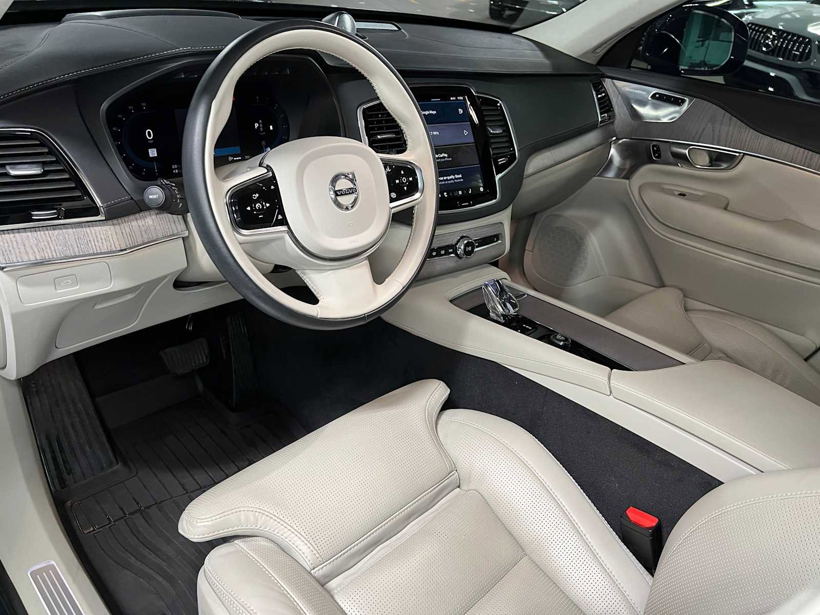 Used 2024 Volvo XC90 B6 Ultimate w/ Lounge Package image 26