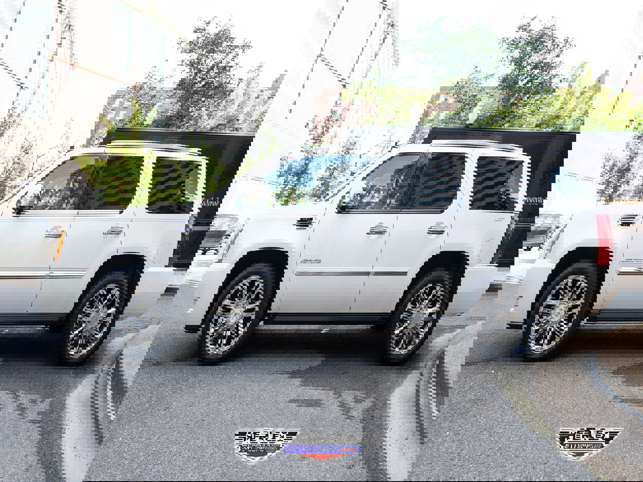 Used 2013 Cadillac Escalade Platinum image 4