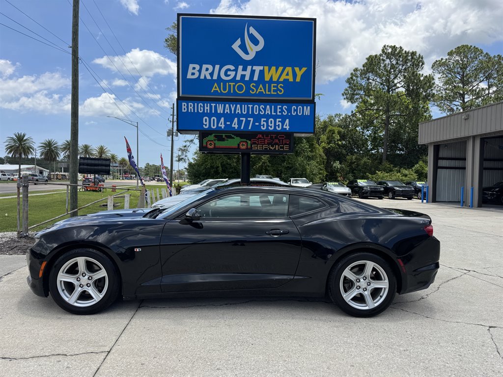 Used 2020 Chevrolet Camaro LT RWD image 2