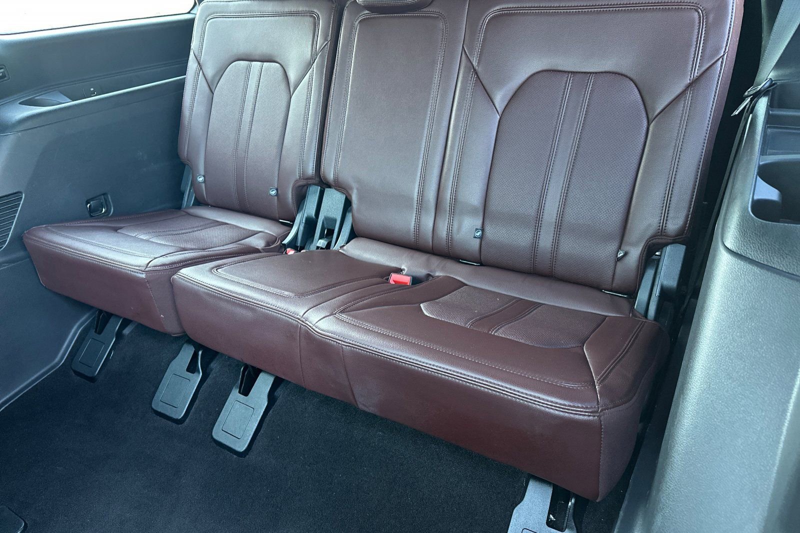 Used 2023 Ford Expedition Limited image 16