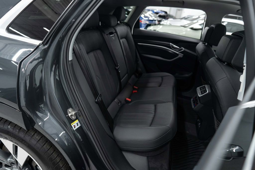 Used 2021 Audi e-tron Premium Plus w/ Premium Plus Package image 11