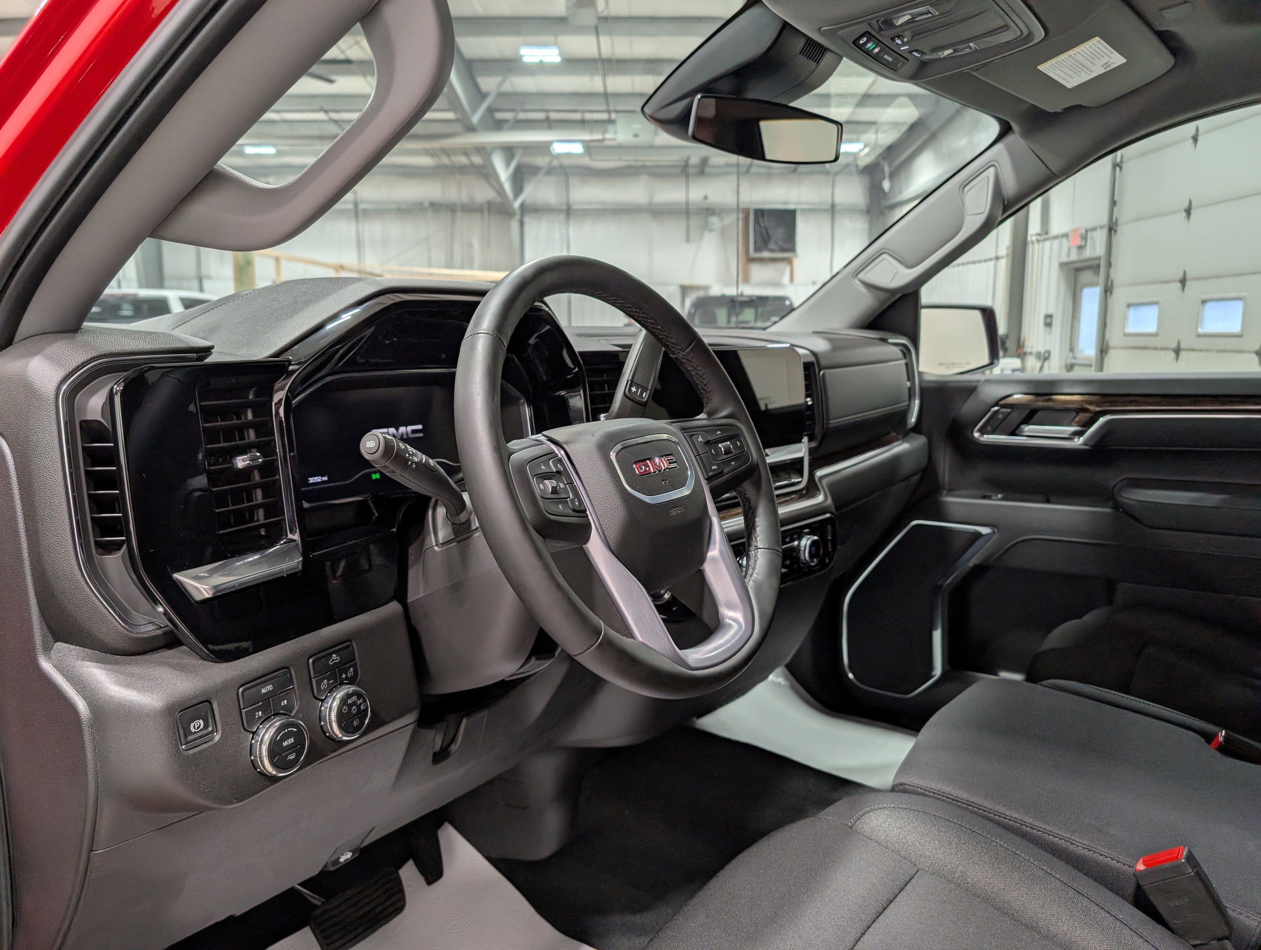 Used 2025 GMC Sierra 1500 Elevation image 13