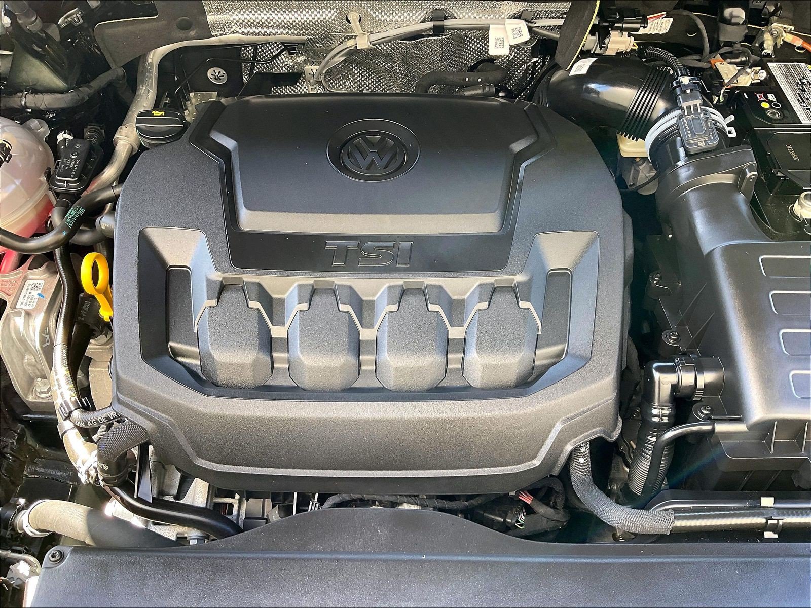 Certified 2023 Volkswagen Tiguan SE R-Line FWD image 32