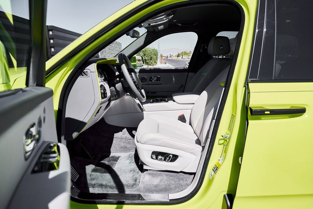 Used 2024 Rolls-Royce Cullinan image 41