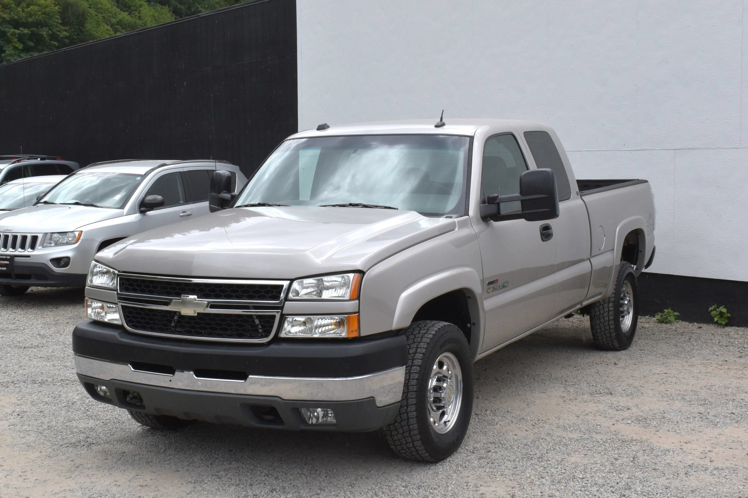 Used 2005 Chevrolet Silverado 2500 LT w/ Heavy-Duty Power Package AWD/4WD image 33