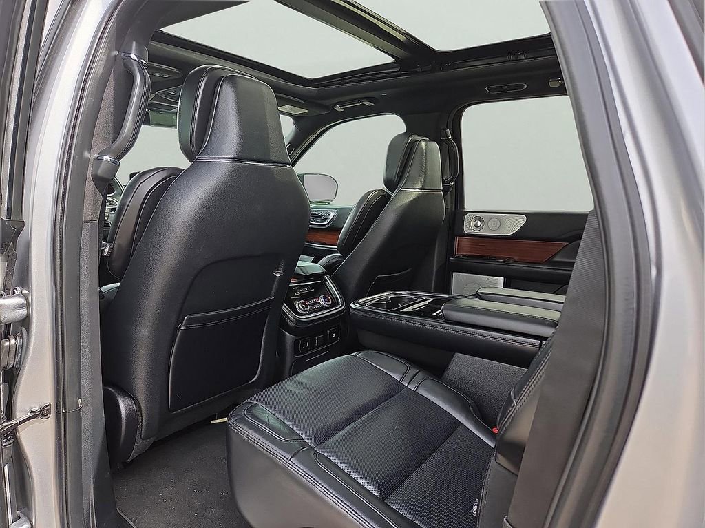 Used 2020 Lincoln Navigator L Reserve w/ Luxury Package image 14