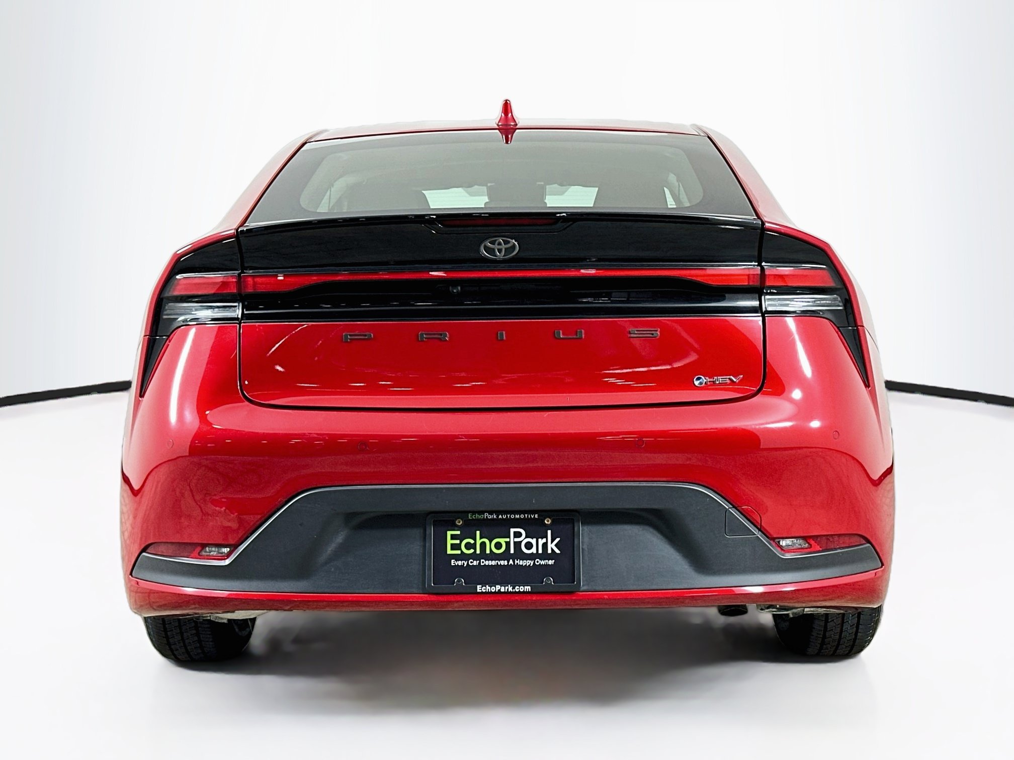 Used 2025 Toyota Prius LE FWD image 7