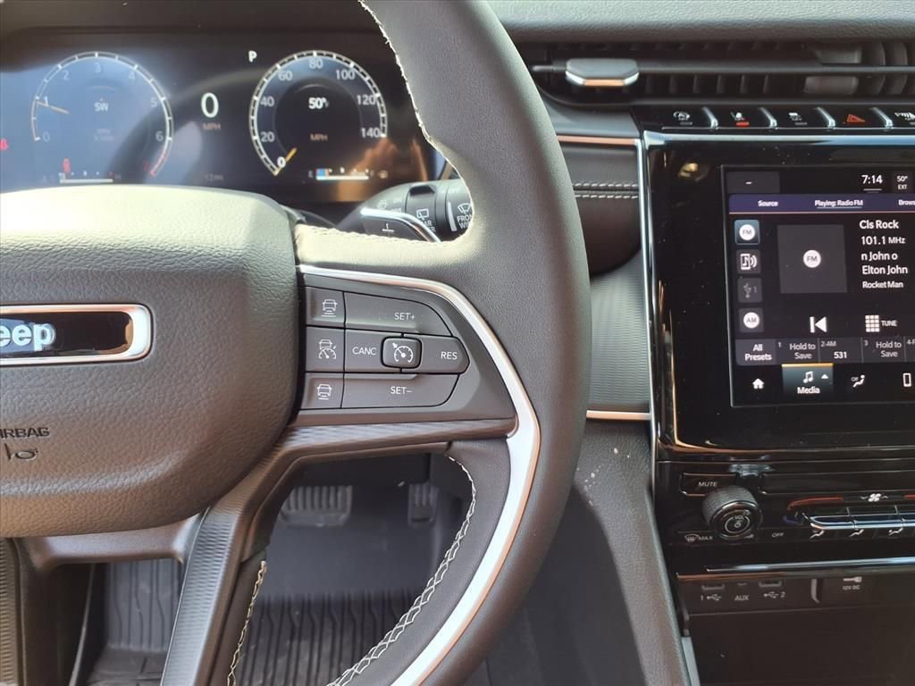 New 2025 Jeep Grand Cherokee Laredo AWD/4WD image 11