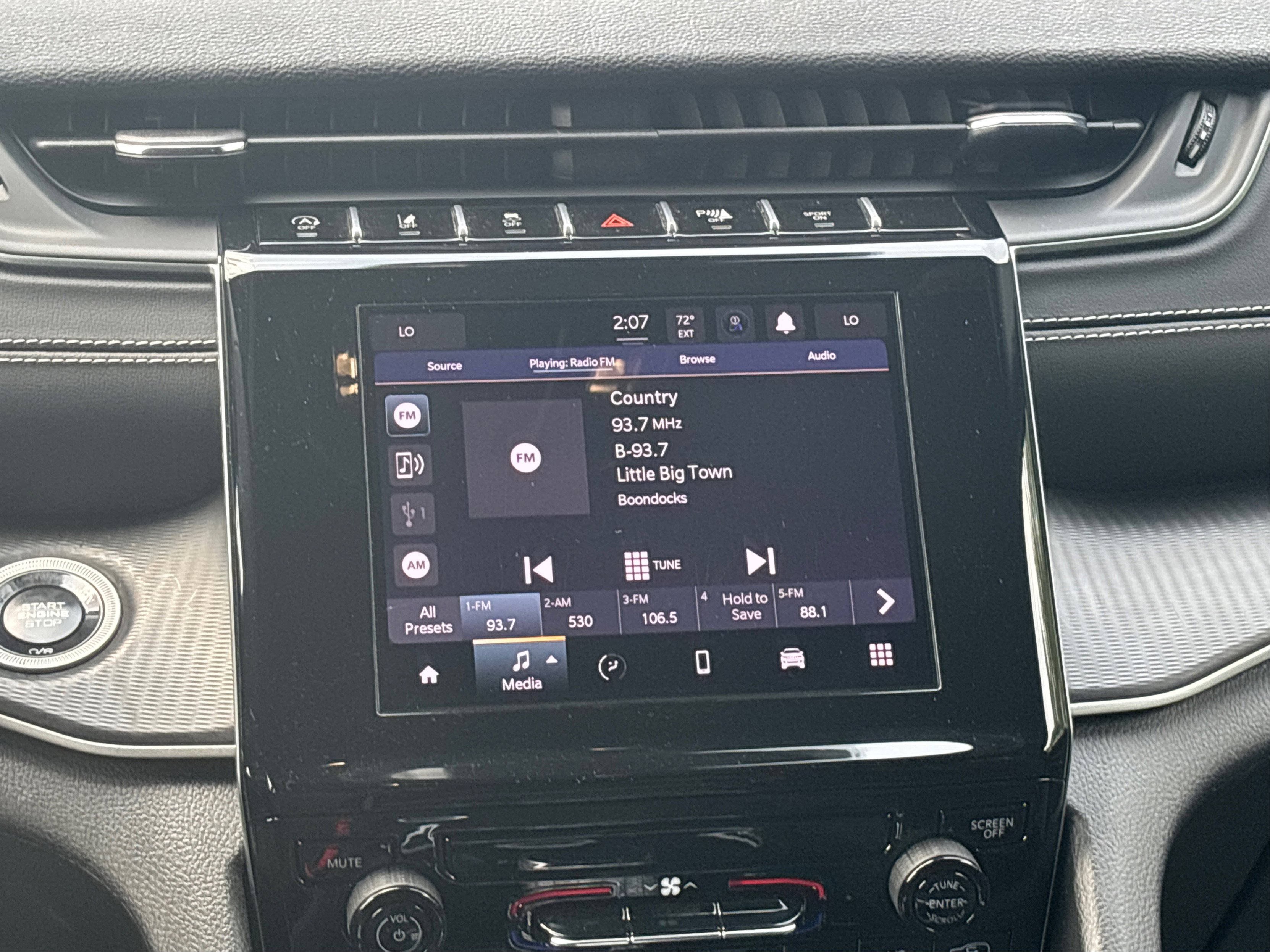 Used 2024 Jeep Grand Cherokee Laredo image 16