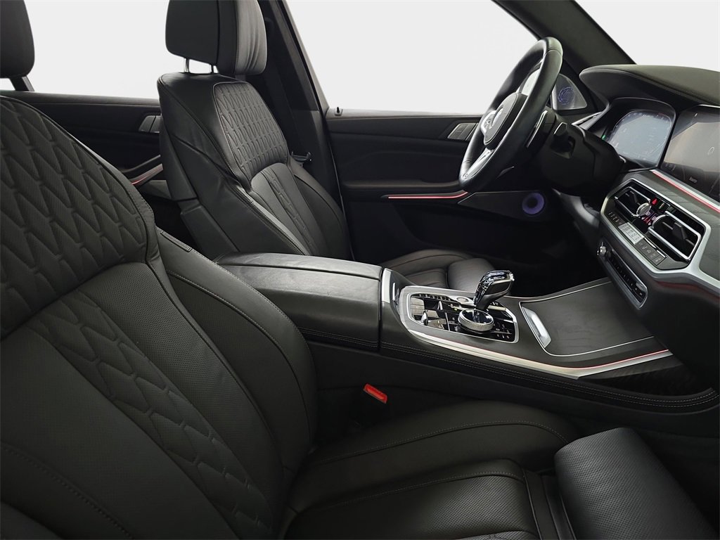 Used 2021 BMW X7 M50i w/ Executive Package image 11