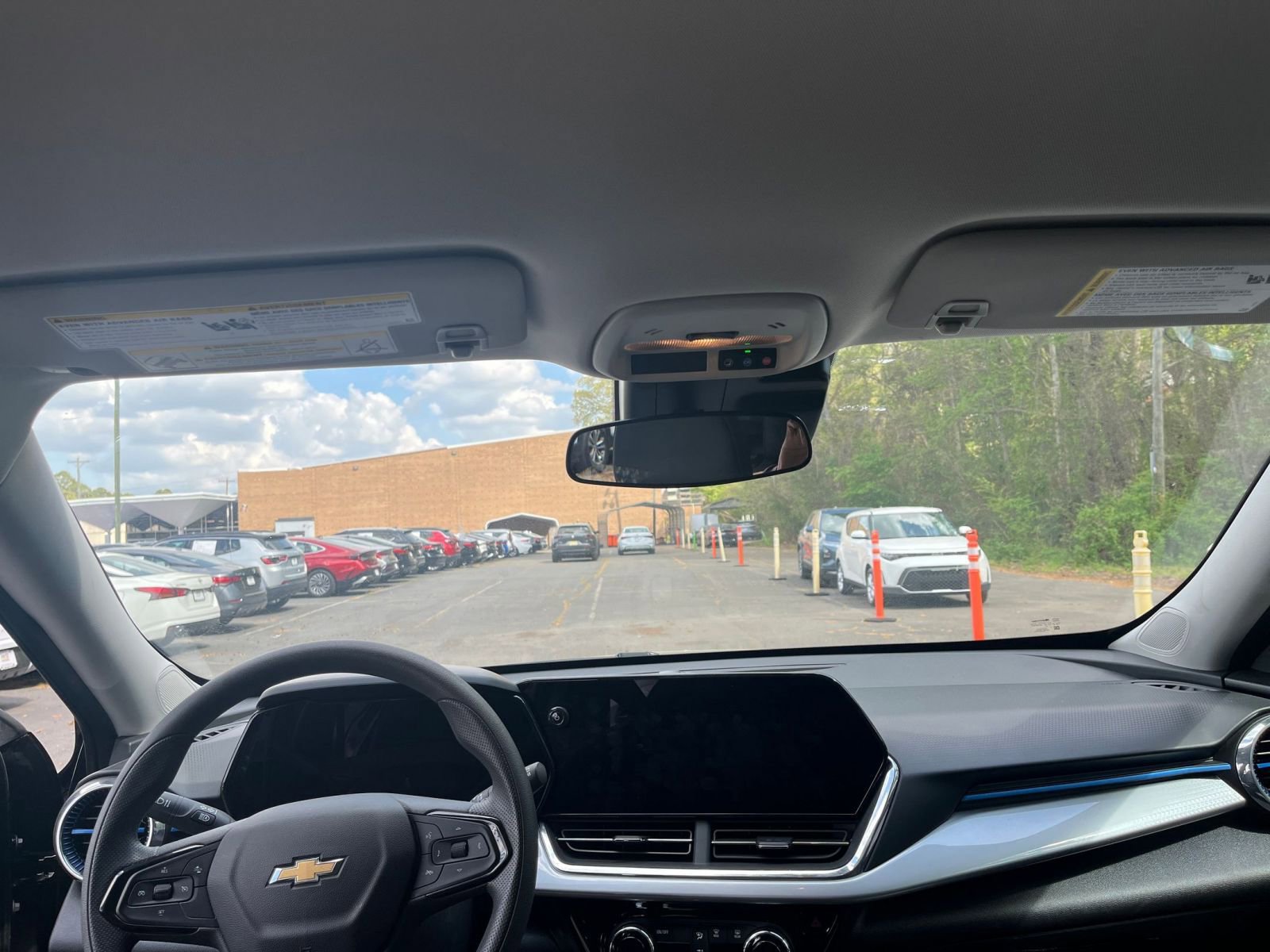 Used 2025 Chevrolet Trax LT image 32