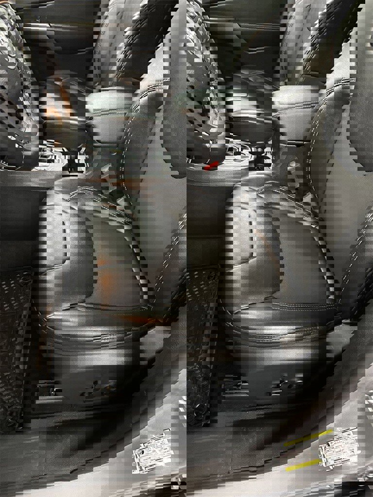 Used 2019 Jeep Cherokee Latitude Plus w/ Comfort/Convenience Group image 13