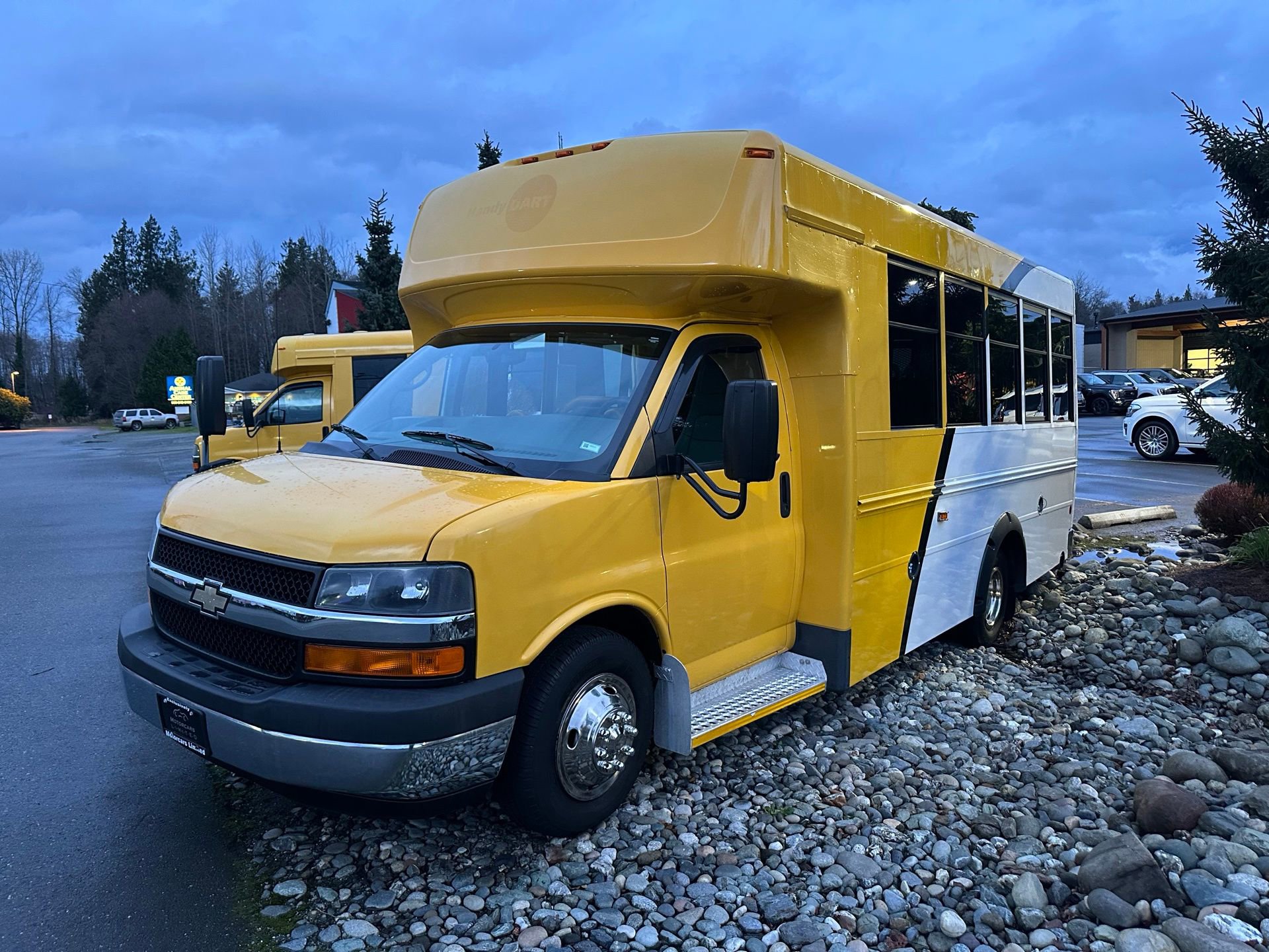 Used 2014 Chevrolet Express 4500 image 2