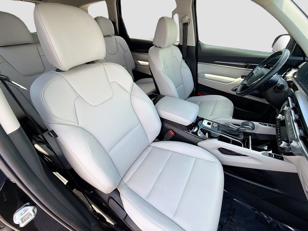 Certified 2024 Kia Telluride S FWD image 13