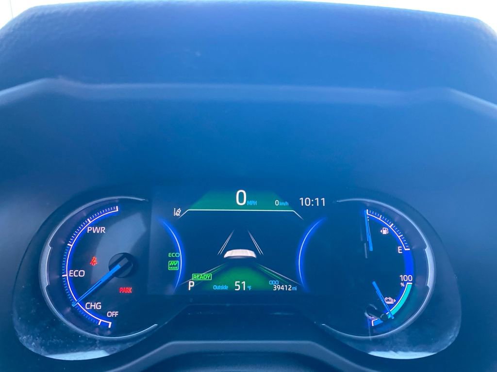 Used 2021 Toyota RAV4 SE w/ Weather & Moonroof Package image 16